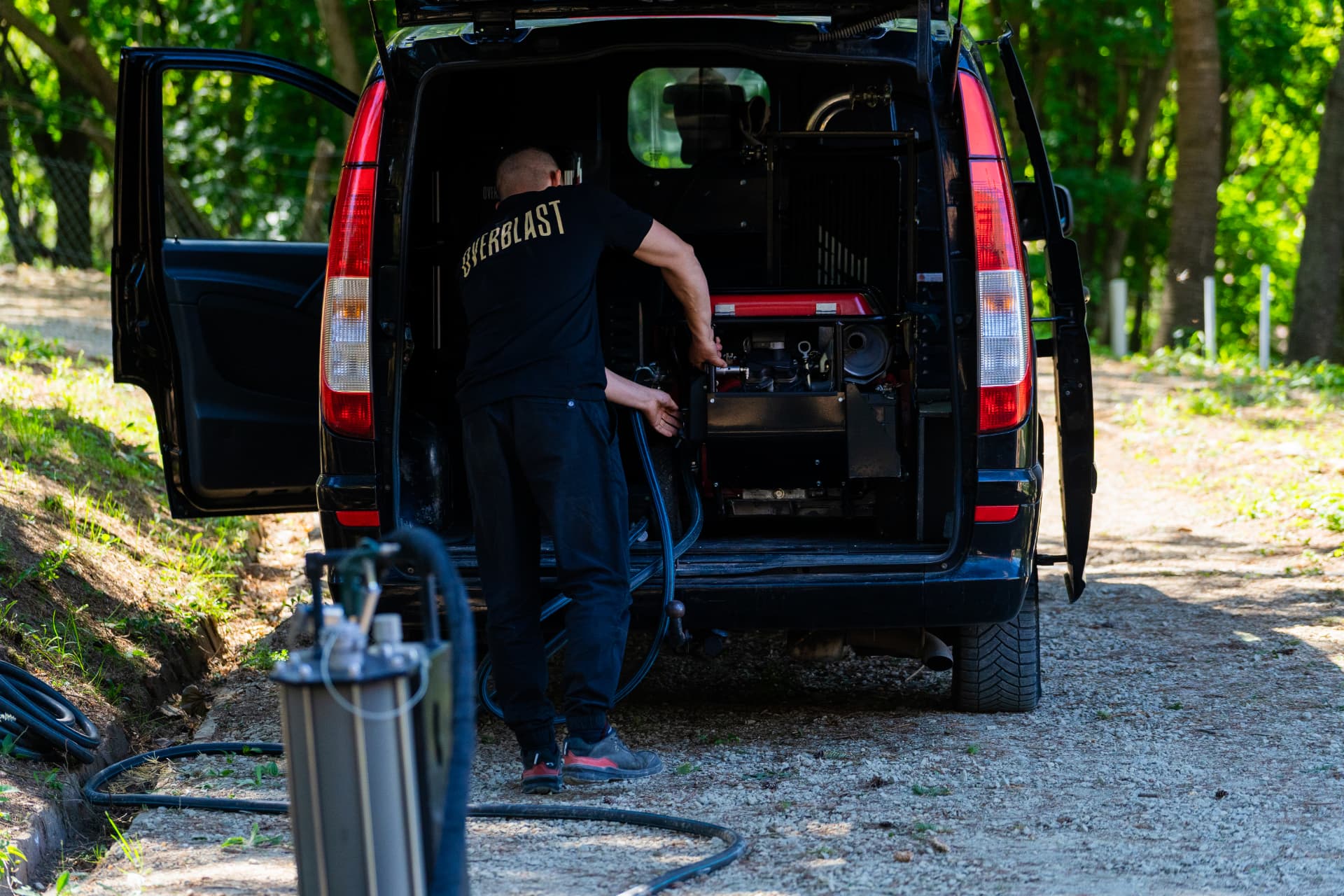 Felszerelt szervizjárművünk a helyszínen